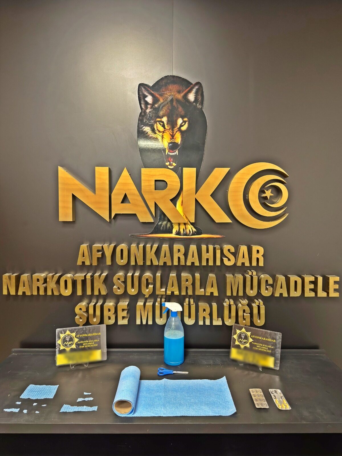 AFYONKARAHİSAR (AA) – Afyonkarahisar'da düzenlenen uyuşturucu operasyonunda yakalanan 3 zanlı