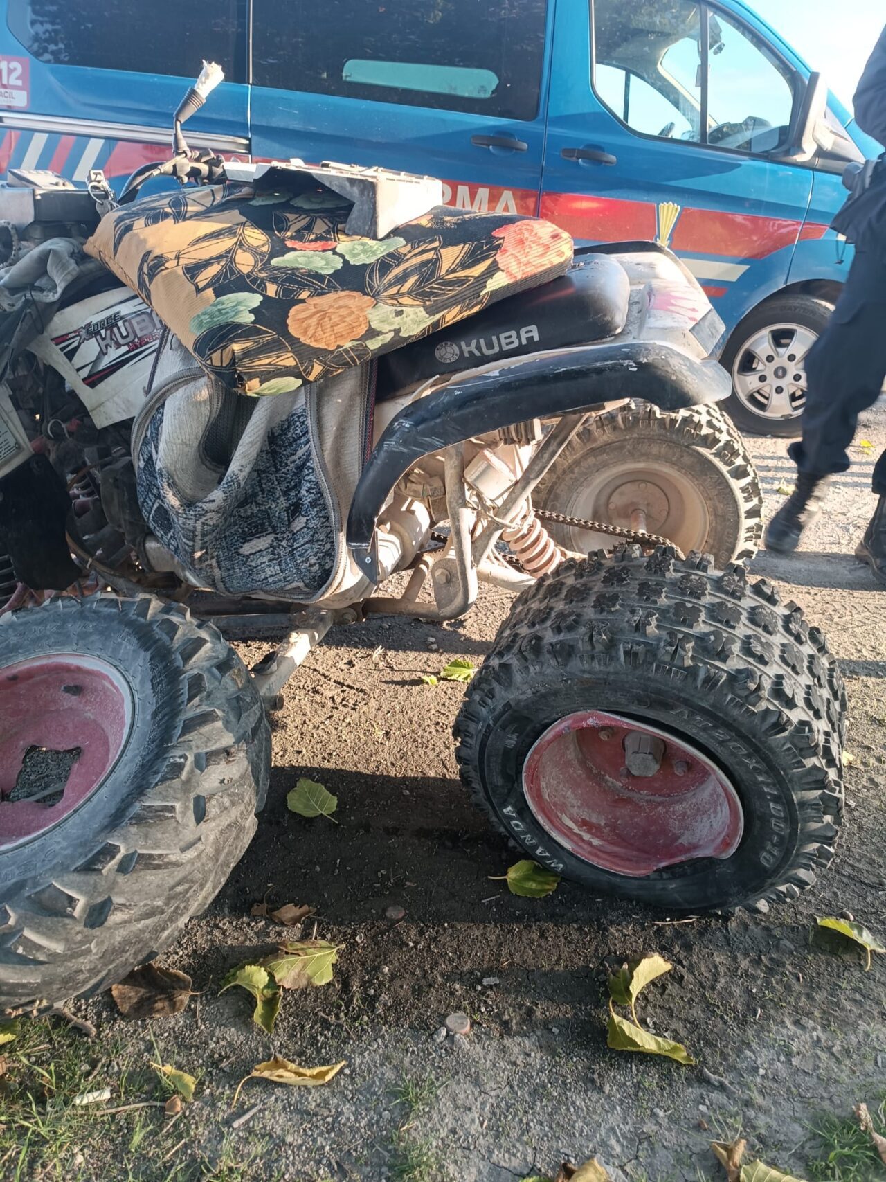 AFYONKARAHİSAR (AA) – Afyonkarahisar'ın Emirdağ ilçesinde yolcu otobüsünün çarptığı ATV