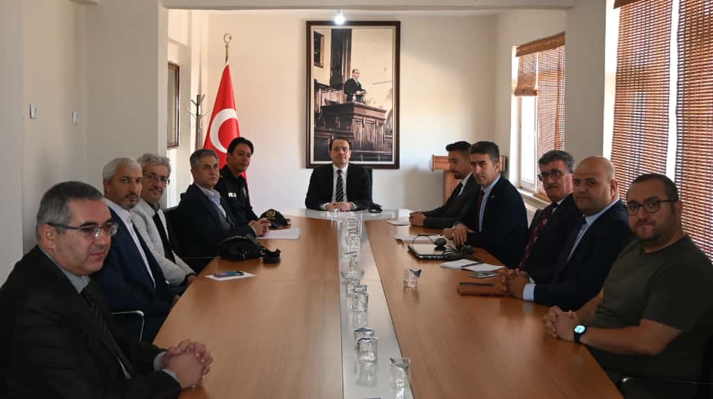 Toplantıda; uyuşturucu, alkol, tütün gibi madde bağımlılıkları ile kumar, teknoloji