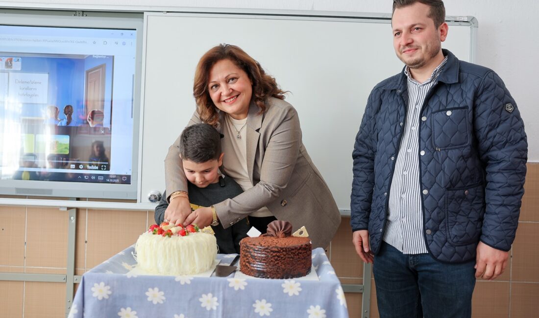 Belediye Başkanı Burcu Köksal, Kocatepe İlkokulu’nda 2. sınıf öğrencisi Muhammed