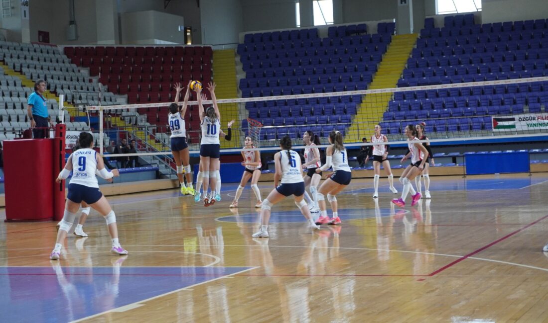 Kadınlar Voleybol 2. Ligi’nde Afyon Gençlik Spor Kulübü, sahasında Denizli