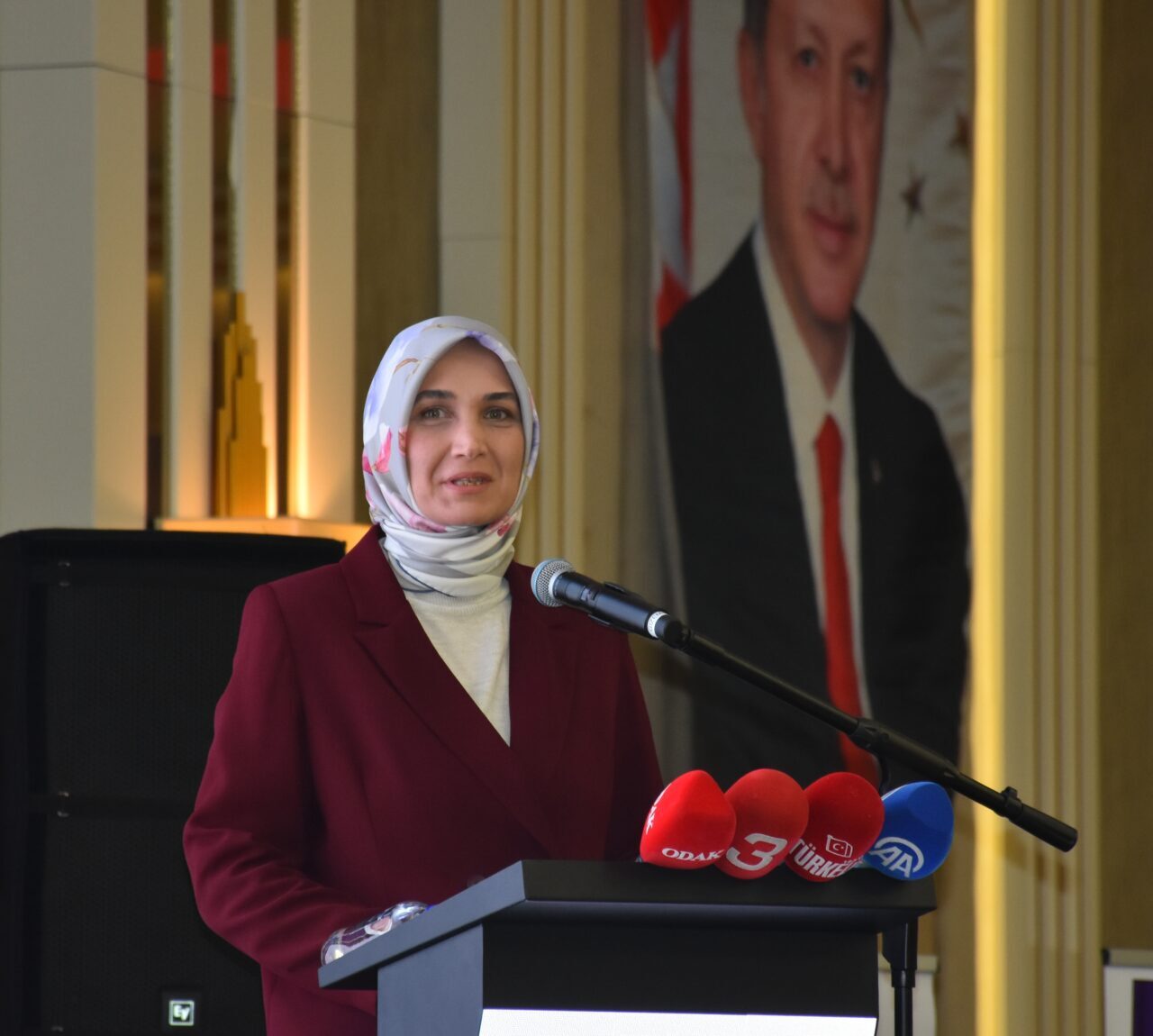 - Afyonkarahisar Valisi Kübra Güran Yiğitbaşı:
- "Dünyanın gözü önünde soykırım