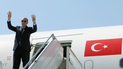 Erdoğan, Özel Sultanlık Havaalanı’nda, Umman Sultanı Heysem bin Tarık ve