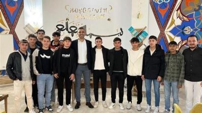 Program, yemek ikramı ve Kur’an-ı Kerim tilaveti ile başladı. Söyleşiye,