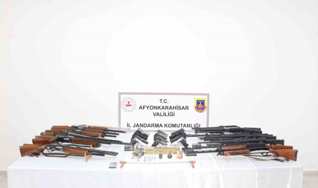 Afyonkarahisar’da jandarma tarafından gerçekleştirilen operasyonda düğünlerde havaya ateş açan 20