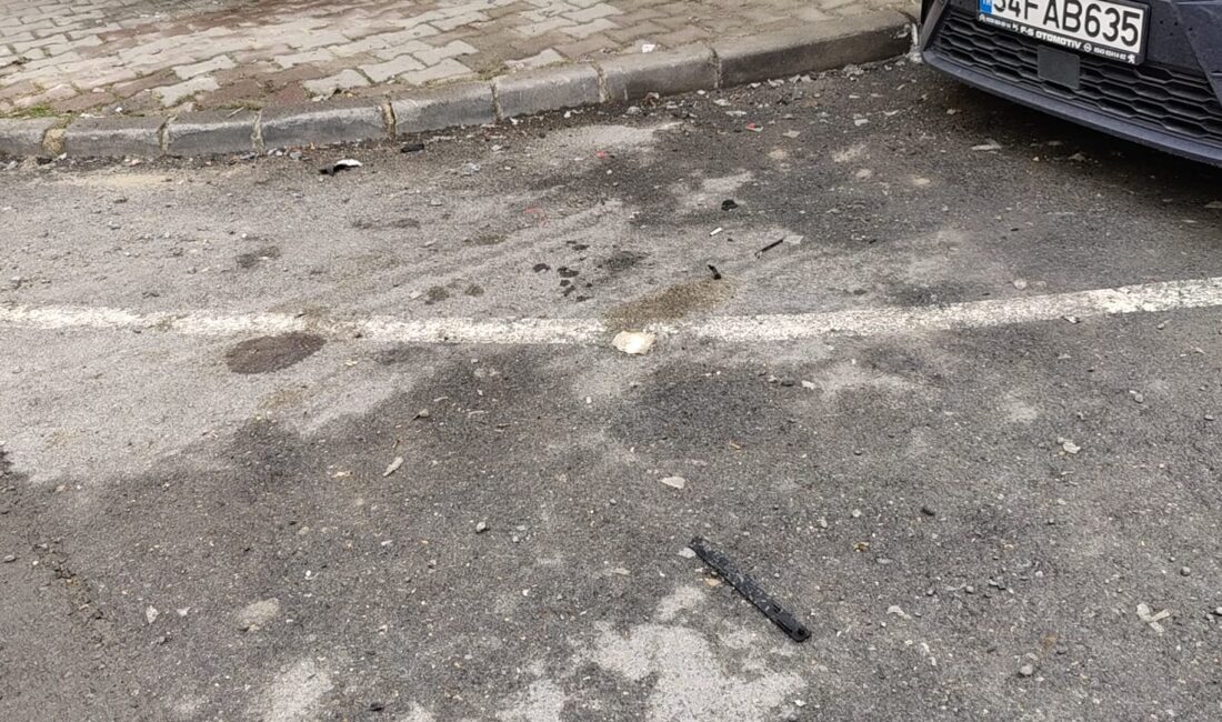 İstanbul’un Gaziosmanpaşa ilçesi Bağlarbaşı Mahallesi’nde gece saatlerinde motosikletli iki şüpheli,