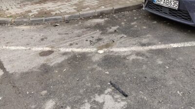 İstanbul’un Gaziosmanpaşa ilçesi Bağlarbaşı Mahallesi’nde gece saatlerinde motosikletli iki şüpheli,