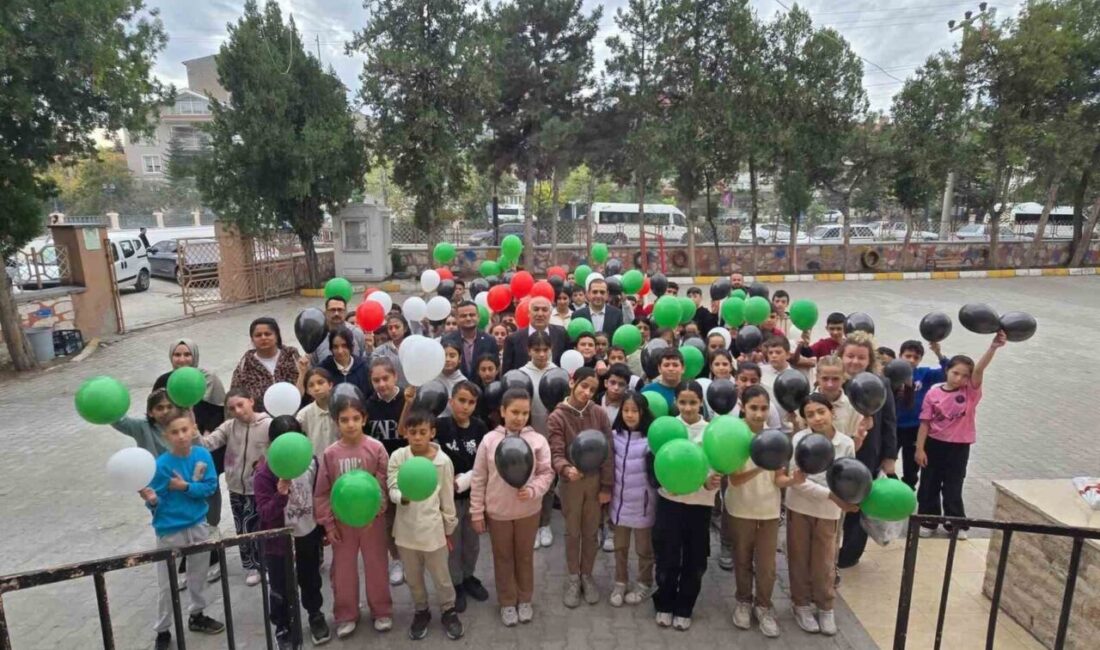 Afyonkarahisar’ın Emirdağ ilçesindeki öğrenciler gerçekleştirdikleri etkinlikler ile Filistin’e destek verdi.