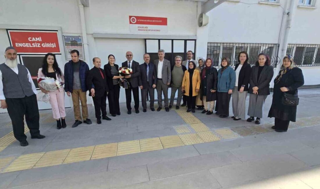 Toplantıya engelli dernek başkanlarının yanı sıra Ulusal Otizm Konfederasyonu Genel