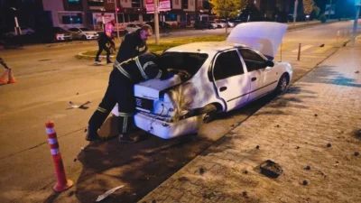 Erzincan’ın Yeni Mahalle semtinde meydana gelen trafik kazasında iki otomobil