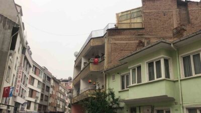 Edinilen bilgilere göre, Olgunlar Sokak’taki bir binanın 2. katında yaşayan