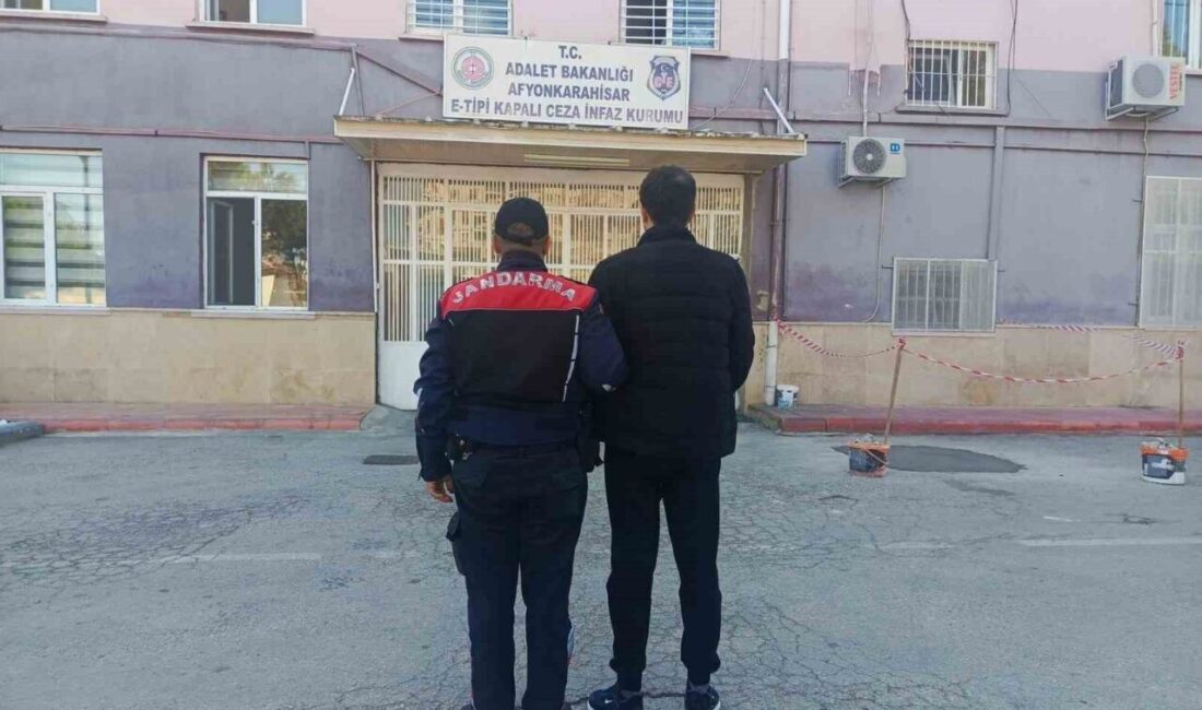 Afyonkarahisar’da farklı suçlardan 20 yıl hapis cezasıyla aranan şahıs jandarma