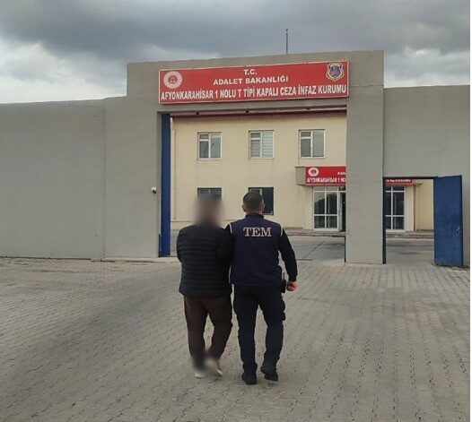 Afyonkarahisar’da Fethullahçı Terör Örgütüne yönelik polis tarafından gerçekleştirilen operasyonda örgütün