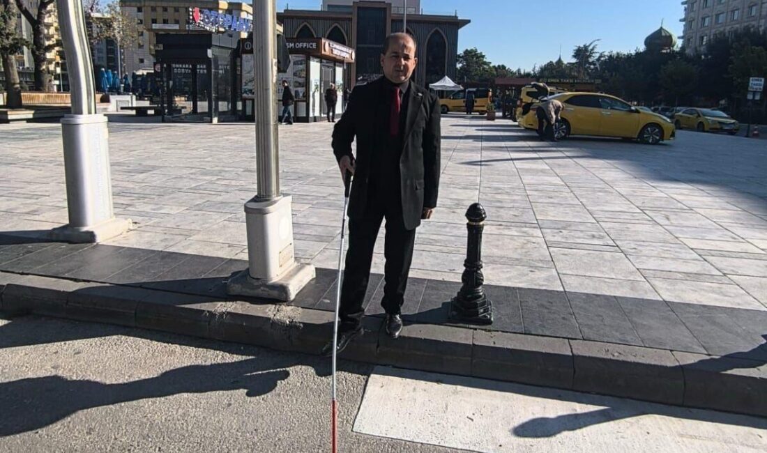 Beyaz bastonun hikayesi 1921 yılında bir fotoğrafçının görme yetisini kaybetmesiyle