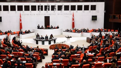 Tezkerede, Gazze’nin uzun süredir abluka altında bulunduğu, insani yardımın ulaşmasının