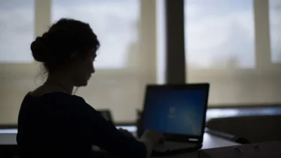   Hükümet, doğum oranlarının düşmesi üzerine doğum, süt ve ücretsiz