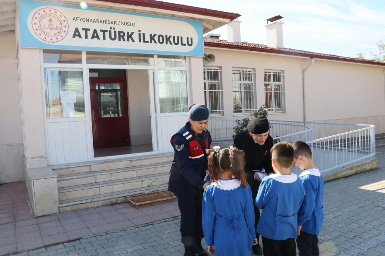 AFYONKARAHİSAR (AA) – Afyonkarahisar İl Jandarma Komutanlığı ekipleri tarafından merkez