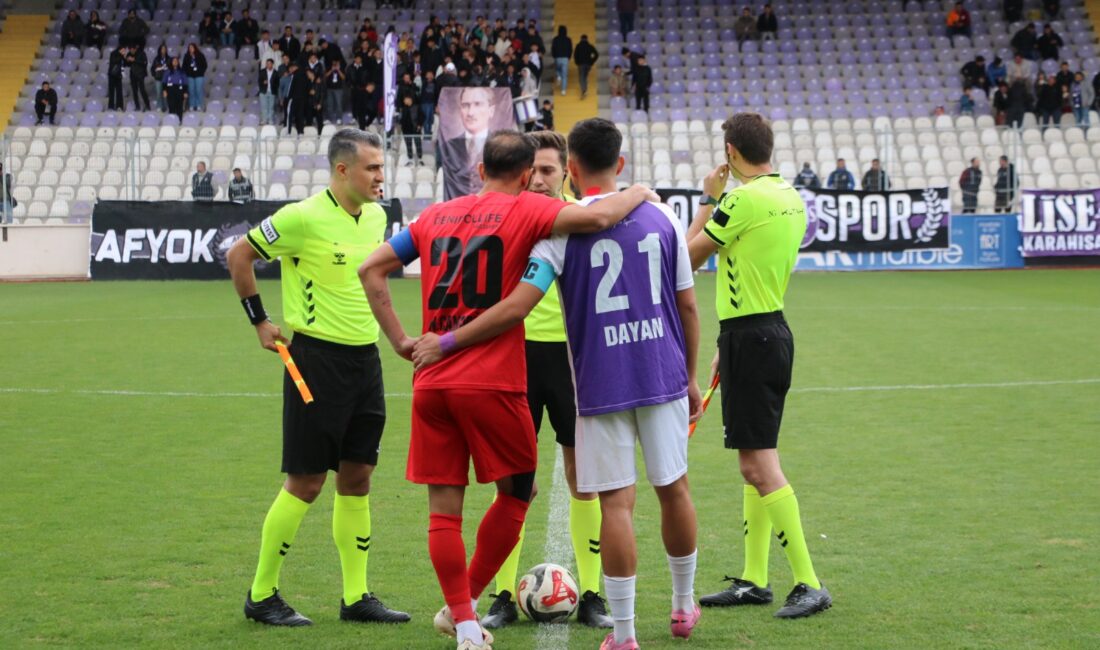 Afyonspor ile Denizli İdmanyurdu arasında oynanan maç, saha içinde olduğu