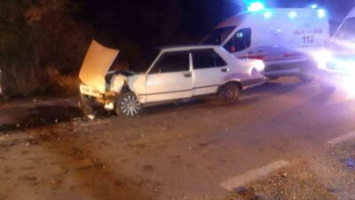 Afyonkarahisar’da iki otomobilin kafa kafaya çarpıştığı kazada 4 çocuk yaralandı.