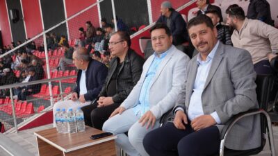 Bolvadin Protokolü Tribünde  Bolvadin Kaymakamı Ali Arıkan, Belediye Başkanı Derviş