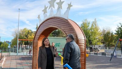 Belediye Başkanı Burcu Köksal, kent genelinde sürdürülen park yenileme ve