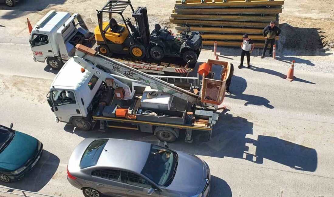 Bilecik’te Hamsu Köprüsü üzerinde arızalanan tır trafiği durma noktasına getirdi.