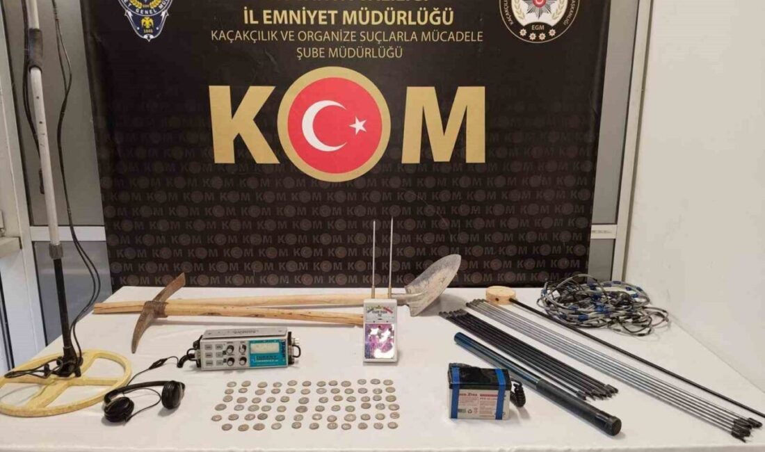 Ekipler, durumundan şüphelendikleri bir aracı durdurarak arama yaptı. Yapılan aramada;