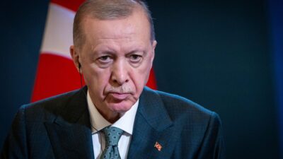 Cumhurbaşkanı Recep Tayyip Erdoğan, sahte e-imza ile diploma ve sürücü