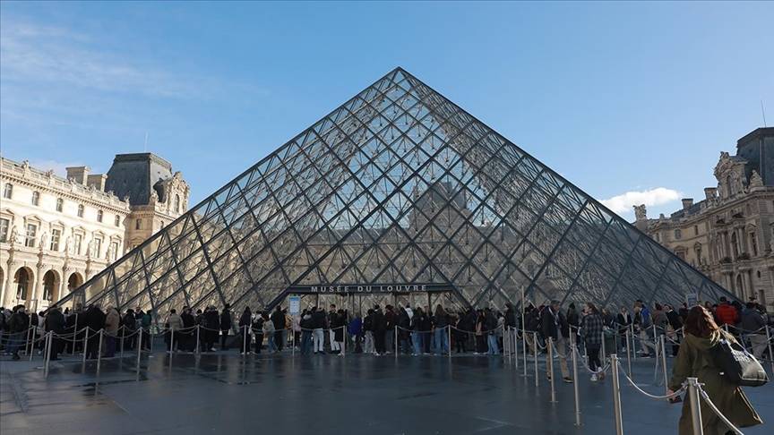 Louvre Müzesi Müdürü Laurence Des Cars, dün, Senato Kültür Komisyonunda