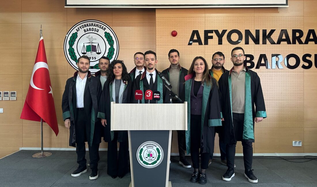 Afyonkarahisar Barosu Hizmet Binası Konferans Salonu’nda düzenlenen programda genç avukatlar,