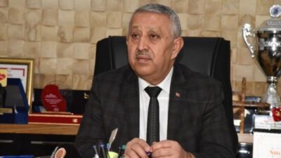 Afyonkarahisar eski Belediye Başkanı Mehmet Zeybek, mevcut belediye yönetiminin gündeme