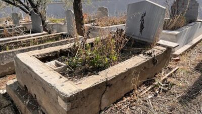 Tekirdağ’ın Hayrabolu ilçesinde, bir şüphelinin mezarlıktan çaldığı kabir mermerlerini evinin