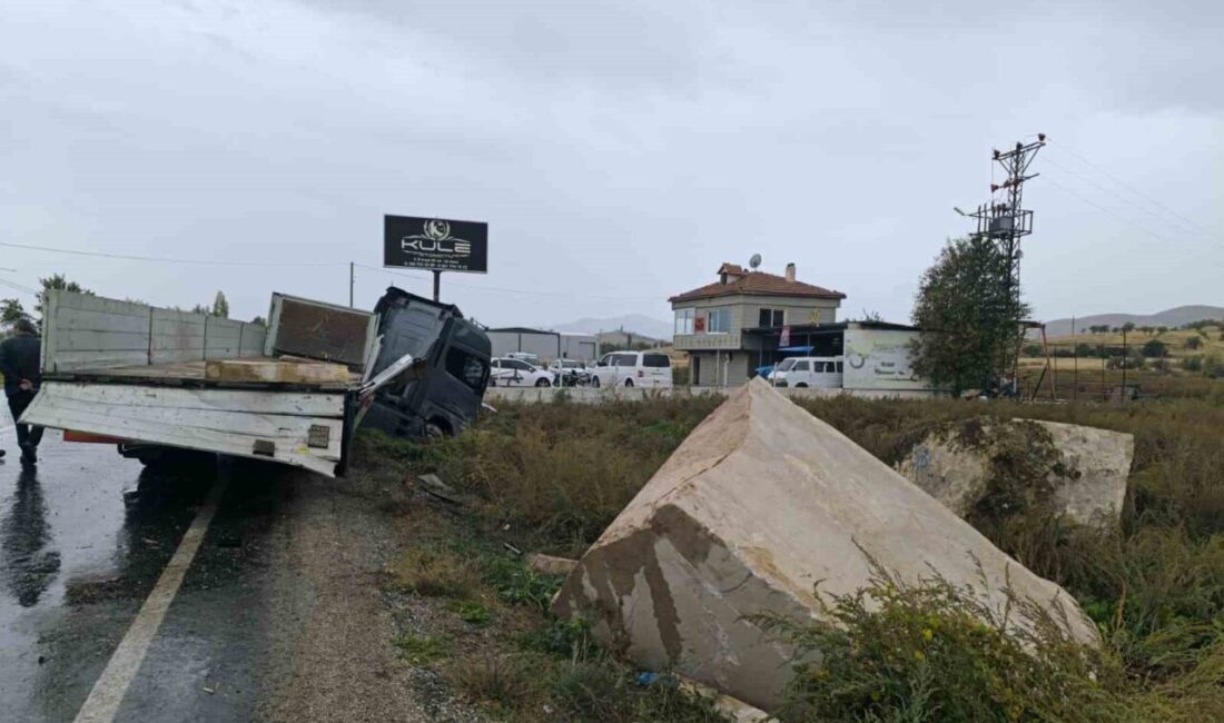 Kaza, Şuhut ilçesi Mahmutköyü yolu üzerinde meydana geldi. Edinilen bilgilere