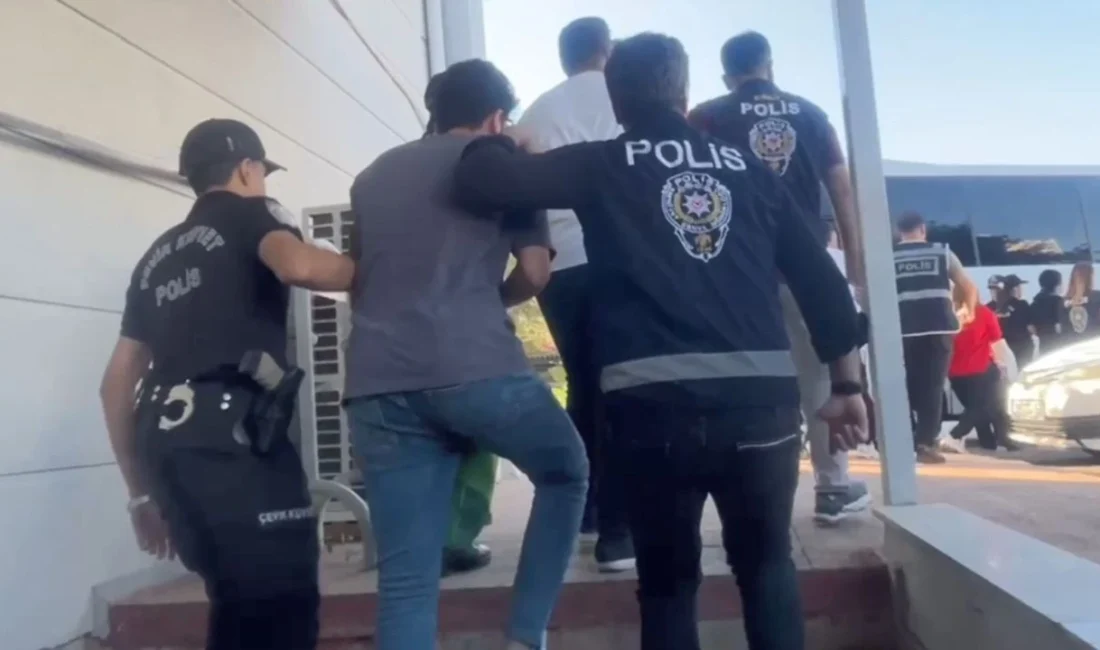 Mersin İl Emniyet Müdürlüğü Siber Suçlarla Mücadele Şubesi ekipleri, sosyal