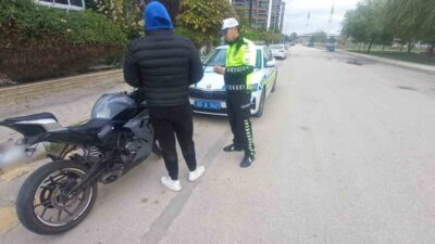 Afyonkarahisar’da kullandığım motosikletin plakasında ki rakam ve harfleri bant ile