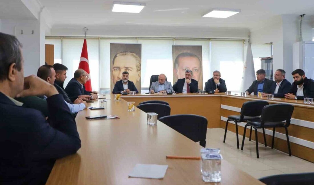 Afyonkarahisar’da mahalle muhtarları talep ve şikayetlerini AK Parti Milletvekilleri ile