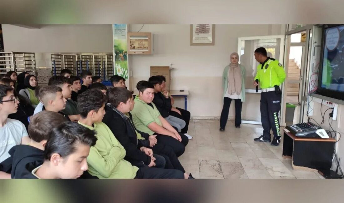 Afyonkarahisar Şuhut Zafer Anadolu Lisesi öğrencilerine yönelik trafik güvenliği bilincini