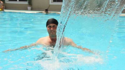 Bölgenin en bilinen termal tesislerinden biri olan otel, doğal şifa