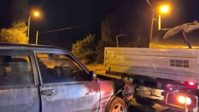 Afyonkarahisar’da otomobilin kamyonete arkadan çarpması sonucu yaşanan trafik kazasında 2