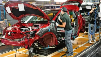 Japon otomotiv devi üretim stratejisinde radikal değişikliklere gidiyor. Fabrika kapatmaları