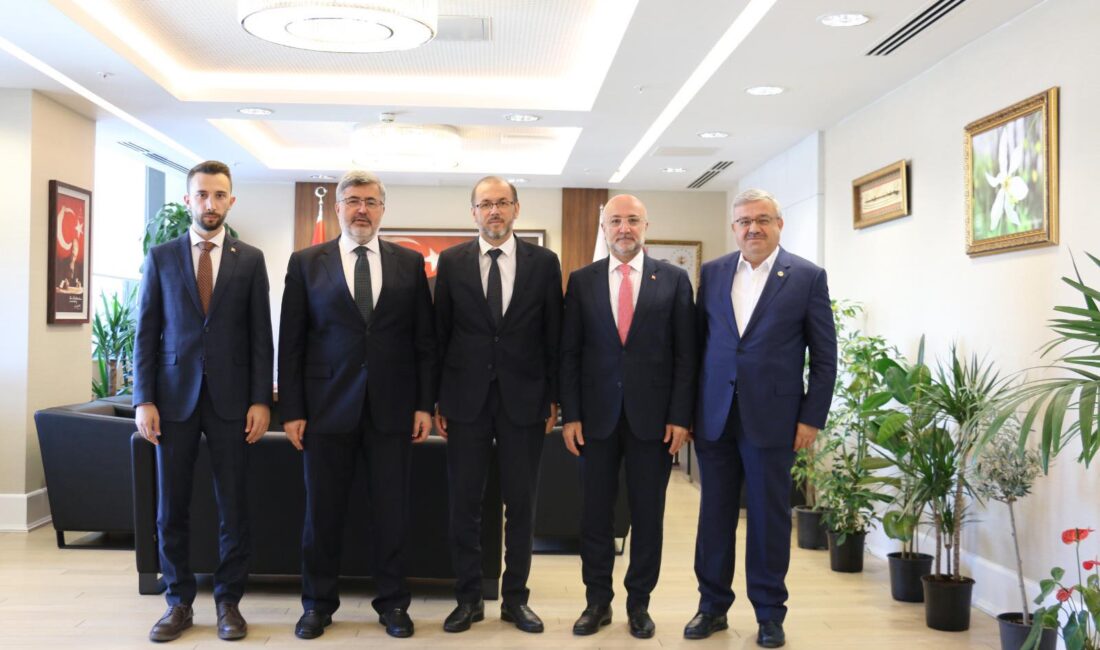 AK Parti Afyonkarahisar İl Başkanı Turgay Şahin ve Milletvekilleri Ali