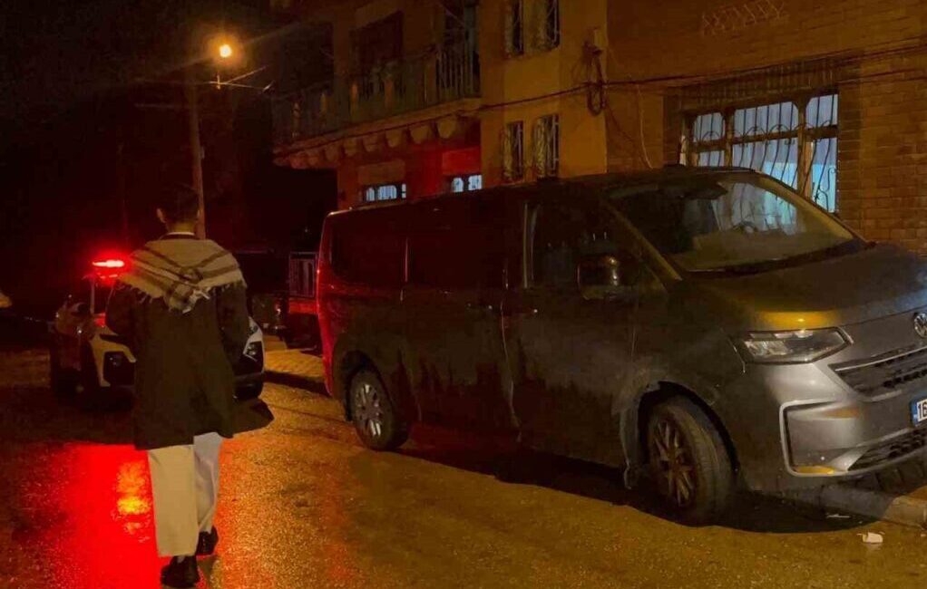 Eskişehir’de polisin “Dur” ihtarına uymayan 16  plakalı minibüs ekipleri harekete