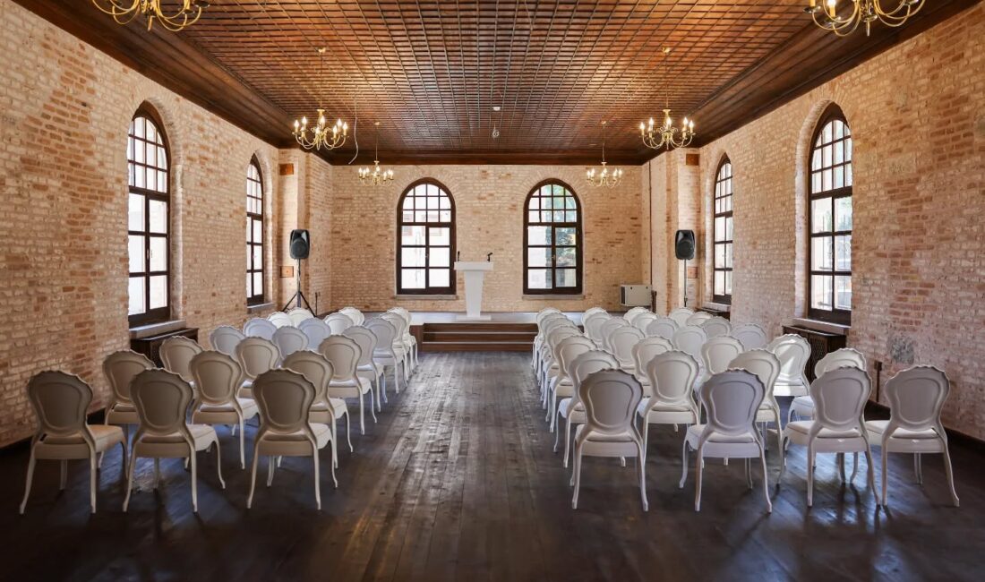 Afyonkarahisar Belediye Evlendirme Servisi, restorasyonu tamamlanan Atatürk Kültür Merkezi Evlendirme