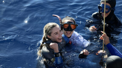 Tekneyle açıldığı Hidayet Koyu açıklarında tek nefeste 107 metre derinliğe