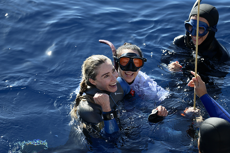 Tekneyle açıldığı Hidayet Koyu açıklarında tek nefeste 107 metre derinliğe