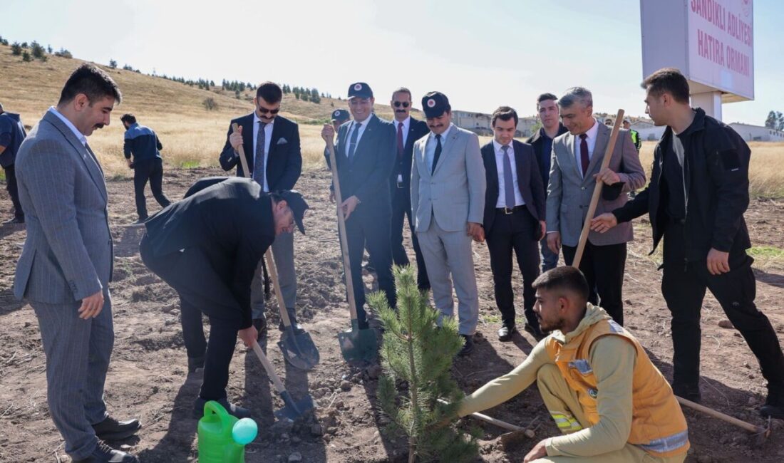 AFYONKARAHİSAR (AA) – Sandıklı Cumhuriyet Başsavcılığı'nca "Bir fidan bir kitap"