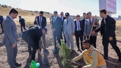 AFYONKARAHİSAR (AA) – Sandıklı Cumhuriyet Başsavcılığı'nca "Bir fidan bir kitap"