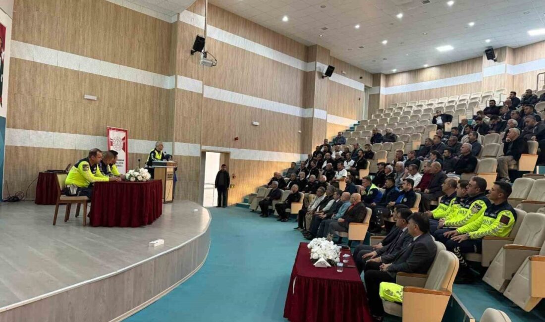 Afyonkarahisar’da güvenlik güçleri tarafından servis şoförlerine yönelik güvenli trafik eğitimi