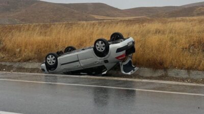 Bilecik’te seyir halindeki bir otomobil, Söğüt-Eskişehir yolu Zemzemiye Köyü mevkiinde