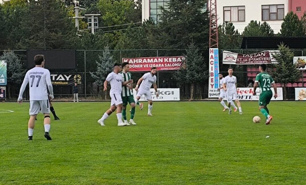 Maça etkili başlayan konuk ekip Çakırköy Spor, 18. dakikada Davut